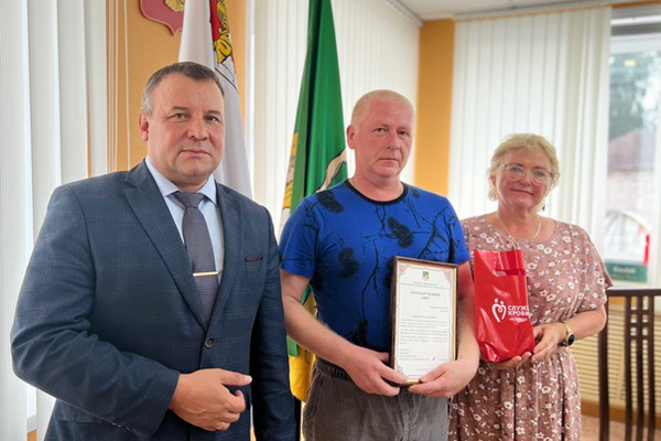 В Великоустюгском округе состоялось вручение знаков почетным донорам